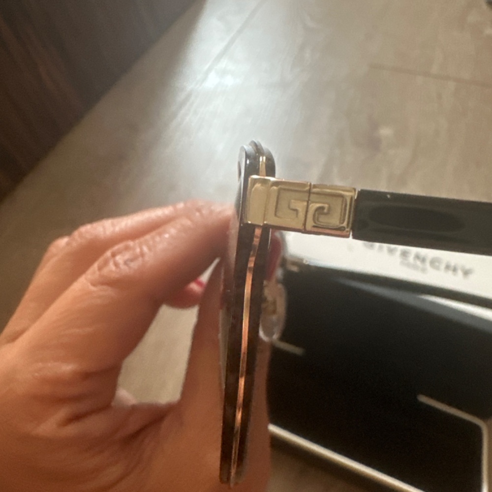 Givenchy sunglases - Picture 2 of 5